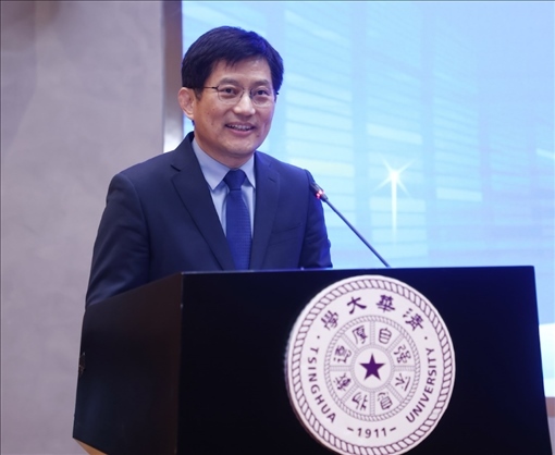清華大學(xué)國家治理研究院執(zhí)行院長、清華大學(xué)計(jì)算社會(huì)科學(xué)與國家治理實(shí)驗(yàn)室執(zhí)行主任孟慶國教授演講。供圖單位：清華大學(xué)國家治理研究院