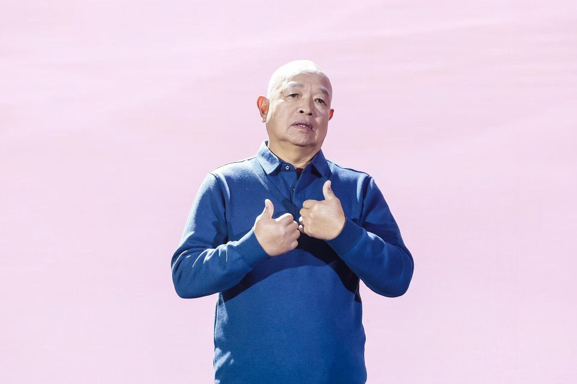 “山東好人”、煙臺市無聲洗車場經理柳興濤。人民視頻供圖。