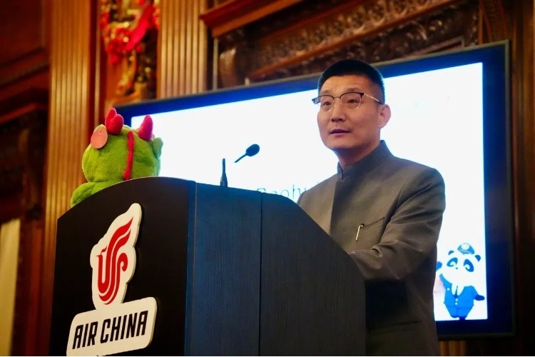 國(guó)航倫敦營(yíng)業(yè)部總經(jīng)理夏寶輝致辭。吳若鳴攝