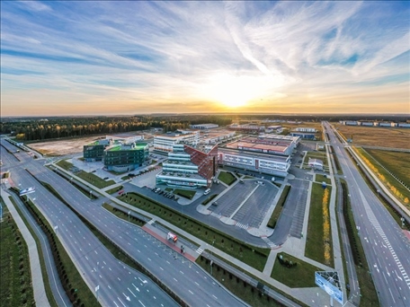 這是當(dāng)?shù)貢r(shí)間2021年10月19日在白俄羅斯首都明斯克郊區(qū)拍攝的中白工業(yè)園。