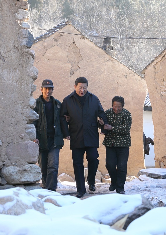 2012年12月30日，習(xí)近平到河北阜平看望慰問困難群眾。