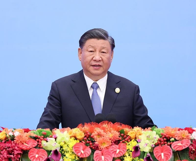 2023年10月18日，習(xí)近平主席在北京人民大會堂出席第三屆“一帶一路”國際合作高峰論壇開幕式并發(fā)表題為《建設(shè)開放包容、互聯(lián)互通、共同發(fā)展的世界》的主旨演講。