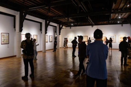 觀眾參觀“東盟-中國人文交流年”漫畫大賽展覽。記者 徐欽 攝