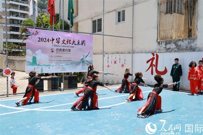 《中華武術(shù)》表演展現(xiàn)了武術(shù)剛?cè)岵莫毺伧攘?。人民網(wǎng)記者 陳海琪攝