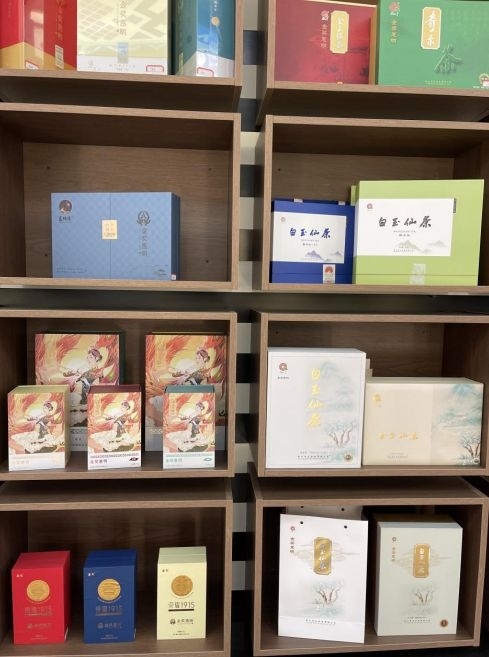 景寧各種茶葉產(chǎn)品。劉軍國攝