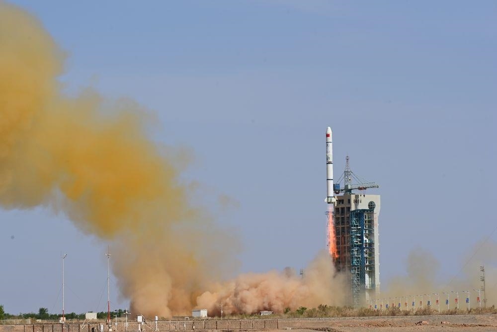 △2023年5月21日16時，我國在酒泉衛(wèi)星發(fā)射中心采用長征二號丙運載火箭，成功發(fā)射首顆內(nèi)地與澳門合作研制的空間科學衛(wèi)星“澳門科學一號”。