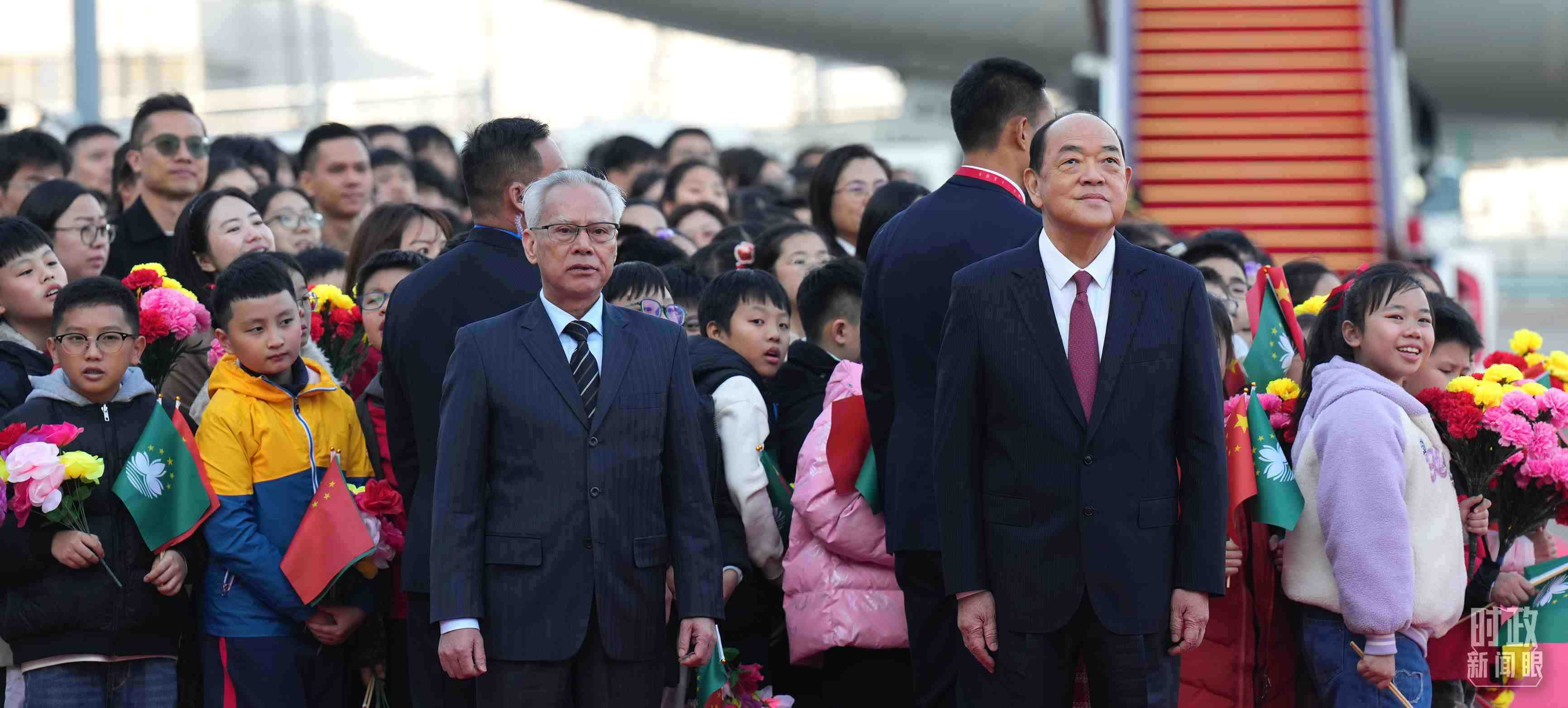 △澳門(mén)特別行政區(qū)行政長(zhǎng)官賀一誠(chéng)、候任行政長(zhǎng)官岑浩輝在活動(dòng)現(xiàn)場(chǎng)。（總臺(tái)記者李晉拍攝）