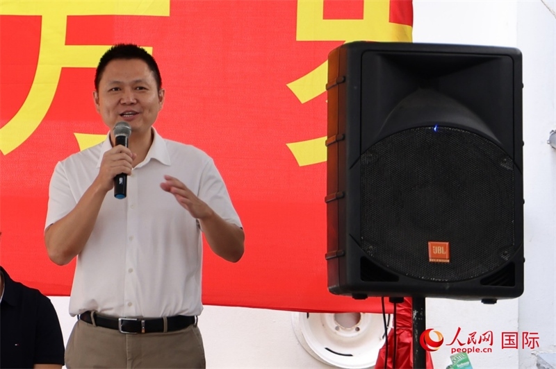 中國駐里約總領(lǐng)館副總領(lǐng)事王尉育在捐贈活動上致辭。人民網(wǎng)記者 陳海琪攝