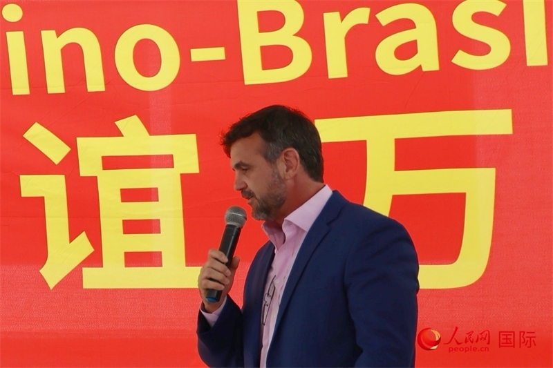 里約州國家環(huán)境研究所所長雷納托·若爾當(dāng)在捐贈活動上致辭。人民網(wǎng)記者 陳海琪攝