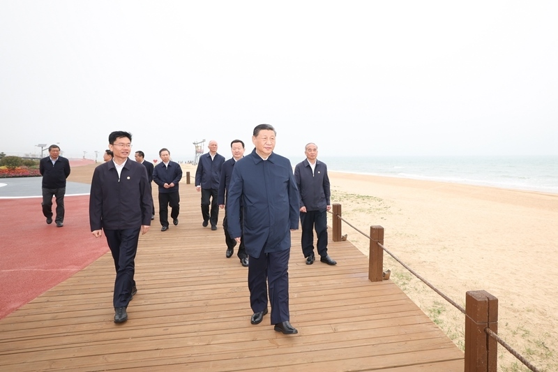 2024年5月22日，習近平總書記在山東日照陽光海岸綠道考察。