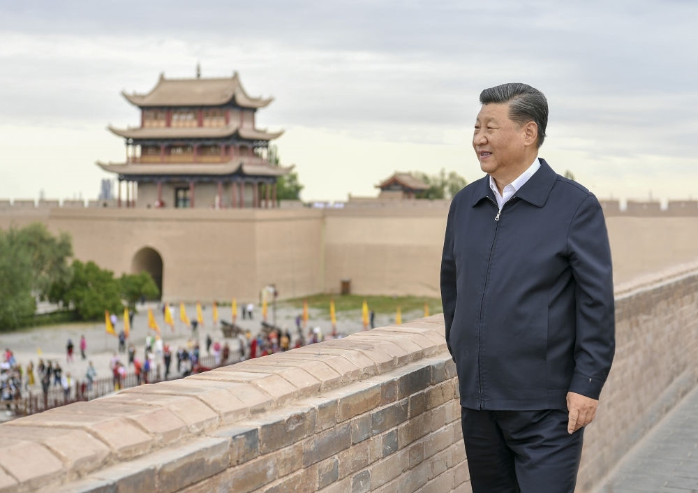 2019年8月20日上午，習近平總書記來到嘉峪關(guān)關(guān)城，登上城樓察看關(guān)城整體面貌，聽取河西走廊長城、關(guān)隘歷史文化情況介紹。新華社記者 謝環(huán)馳 攝