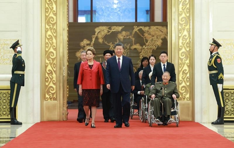 △2024年9月29日，中華人民共和國國家勛章和國家榮譽稱號頒授儀式在北京人民大會堂金色大廳隆重舉行。習(xí)近平總書記同國家勛章和國家榮譽稱號獲得者一同步入會場。