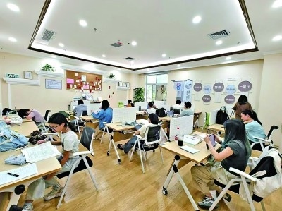 廣東深圳市龍崗區(qū)黨群服務中心開設的共享自習室一景。受訪者供圖