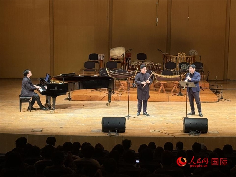 來自泰國東方大學(xué)的音樂家在演奏《敦煌印象》。人民網(wǎng)記者 張矜若攝