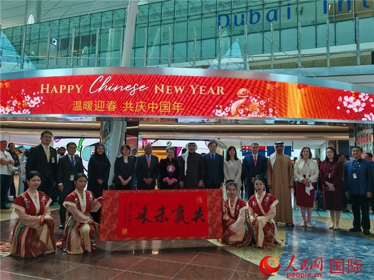 1月22日，“溫暖迎春·共慶中國(guó)年”中國(guó)新年慶典活動(dòng)在迪拜國(guó)際機(jī)場(chǎng)舉行。人民網(wǎng)記者 張志文攝