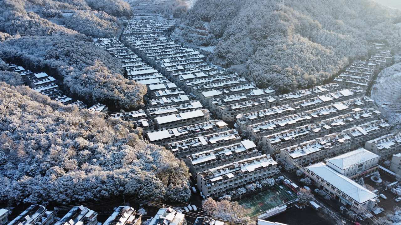 慶元縣濛洲街道同濟(jì)新村，雪后初霽。慶元縣融媒體中心 供圖