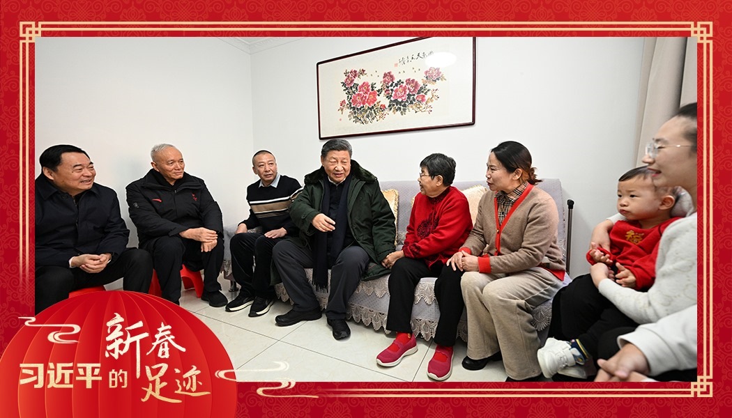2025年1月23日，農(nóng)歷新年前夕，習(xí)近平總書(shū)記在遼寧沈陽(yáng)大東區(qū)長(zhǎng)安街道長(zhǎng)安小區(qū)考察時(shí)，走進(jìn)居民郎素蘭家中看望。