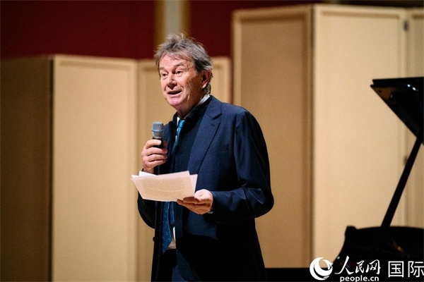英中了解協(xié)會會長邁克爾·伍德致辭。 楊浩鵬攝
