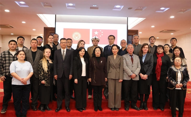 與會(huì)人員合影。中國駐吉爾吉斯斯坦使館供圖
