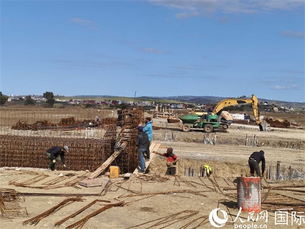 科技城內(nèi)，一些工廠正在緊鑼密鼓地建設(shè)之中。人民網(wǎng)記者 黃培昭攝