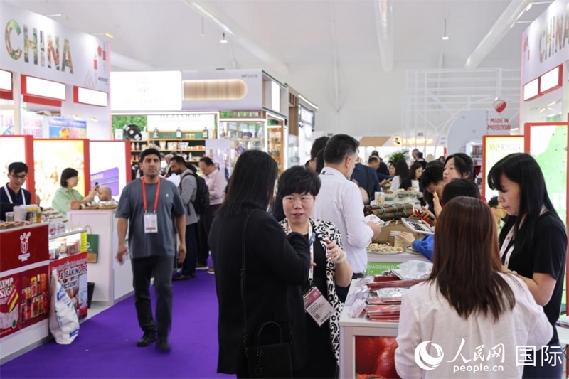 第三十屆海灣食品展正在迪拜舉行，圖為中國(guó)館一角。人民網(wǎng)記者 張志文攝