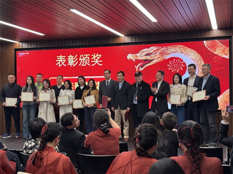 年會表彰優(yōu)秀中資企業(yè)。主辦方提供