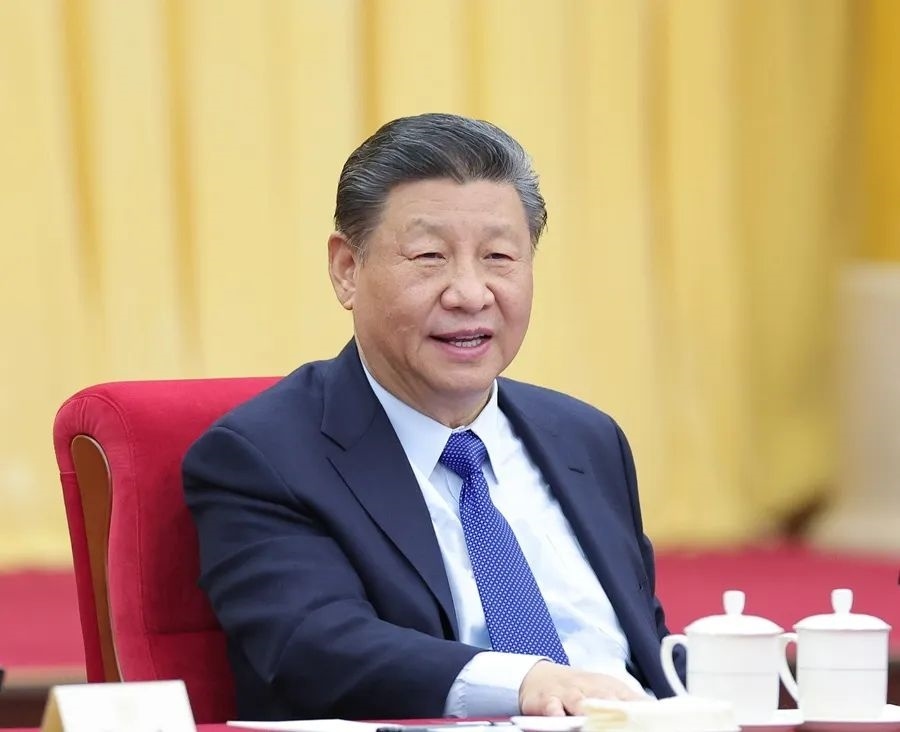 2024年3月6日，習(xí)近平看望參加全國(guó)政協(xié)十四屆二次會(huì)議的民革、科技界、環(huán)境資源界委員，并參加聯(lián)組會(huì)，聽(tīng)取意見(jiàn)和建議。新華社發(fā)（盛佳鵬攝）