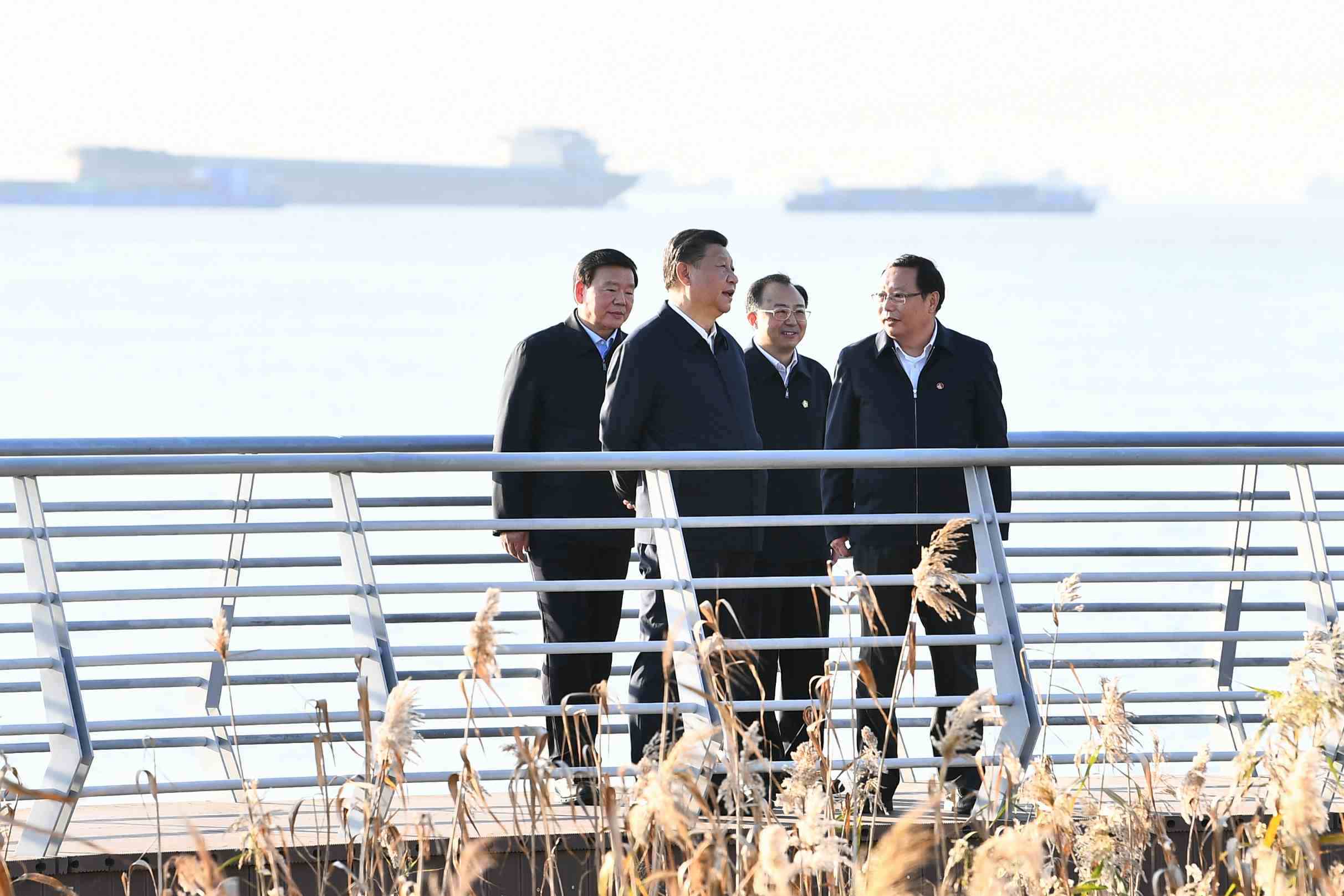 2020年11月12日，習(xí)近平總書(shū)記在江蘇南通五山地區(qū)濱江片區(qū)考察。