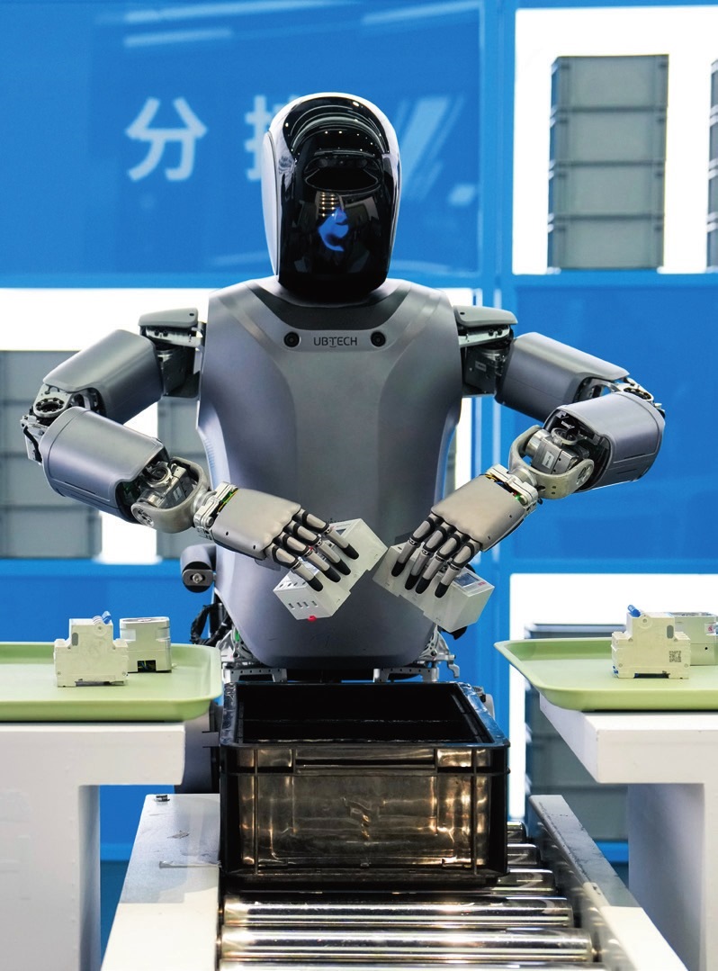 北京“機(jī)器人大世界”展示的優(yōu)必選人形機(jī)器人（2025年2月24日攝）。鞠煥宗攝/本刊