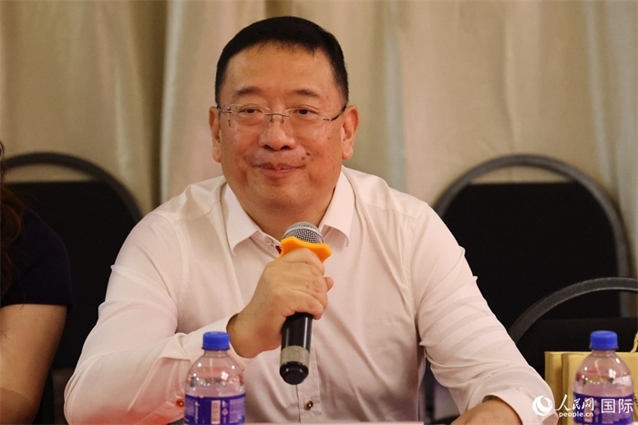 巴西文協(xié)主席上官建峰在座談會(huì)上致辭。人民網(wǎng)記者 陳海琪攝