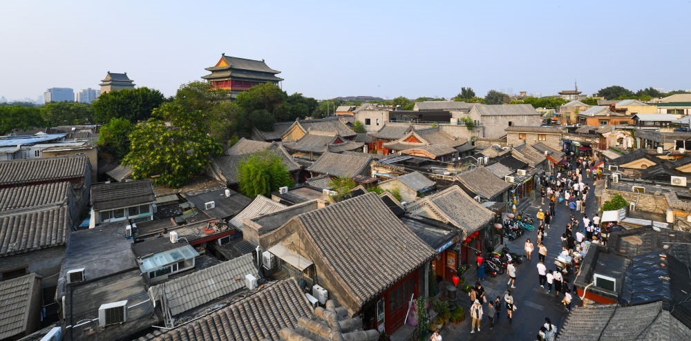 遠(yuǎn)眺鐘鼓樓。新華社記者 陳鐘昊 攝