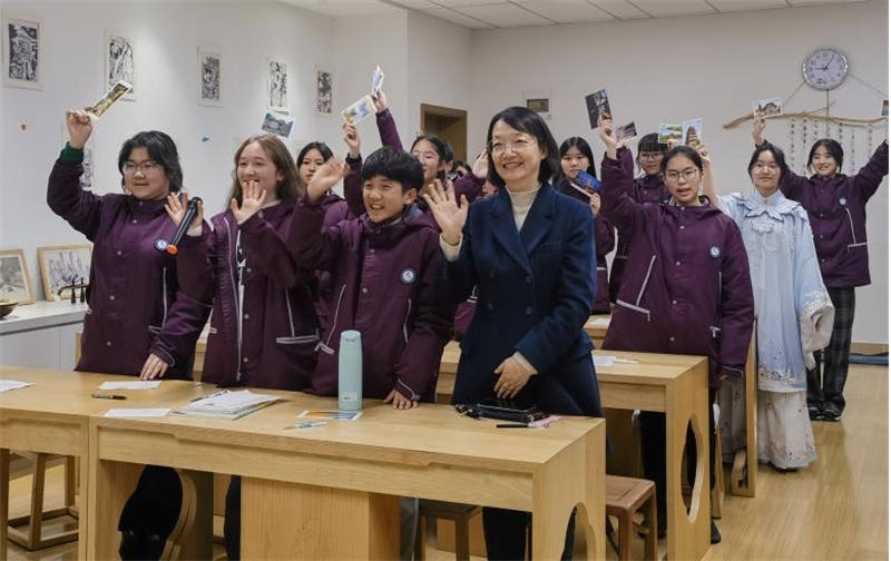 匡園初步部校長(zhǎng)鐘演發(fā)言。