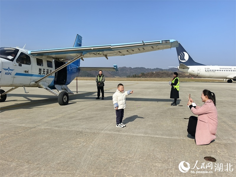 市民乘坐低空短途客運航線往返武漢和十堰。人民網(wǎng)記者 周雯攝