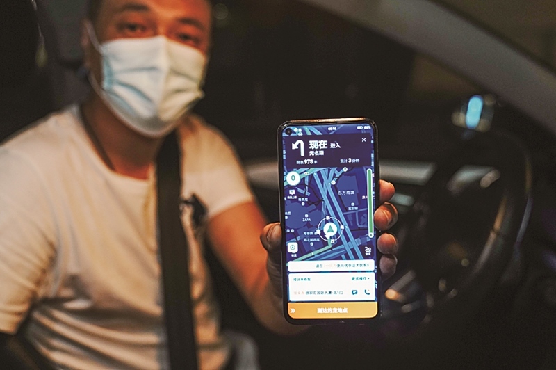 2022年6月1日凌晨，網(wǎng)約車司機(jī)黃興展示他當(dāng)天接到的第一單。