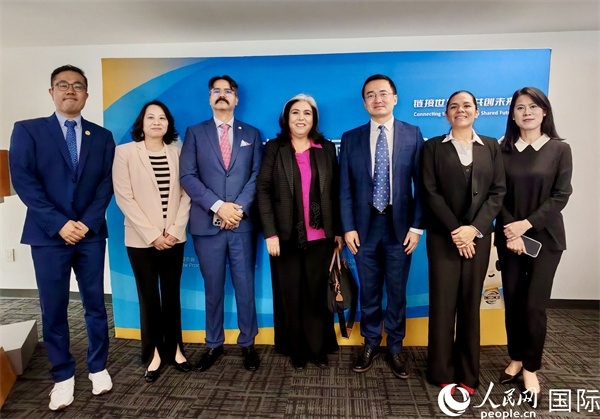 與會(huì)嘉賓合影。