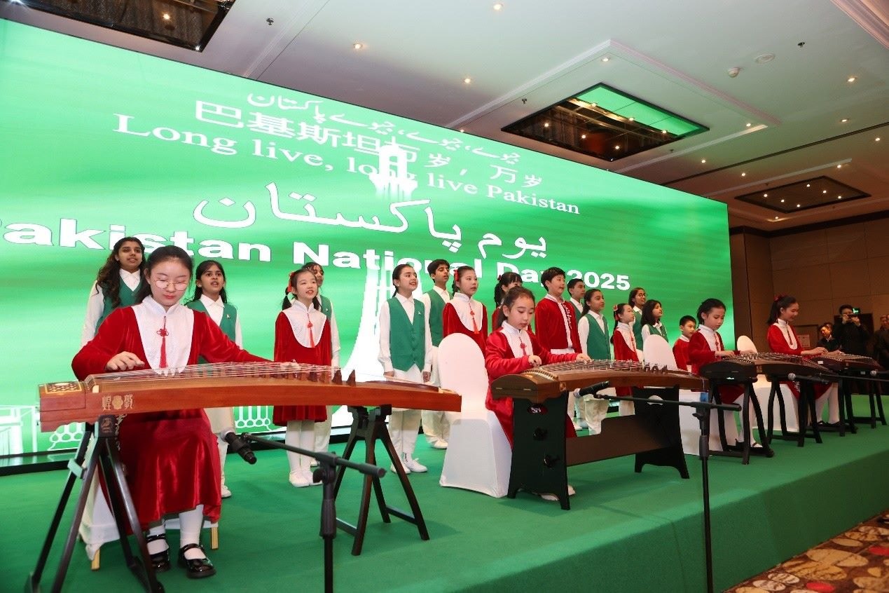 中巴兩國學(xué)生演出。巴基斯坦駐華大使館供圖