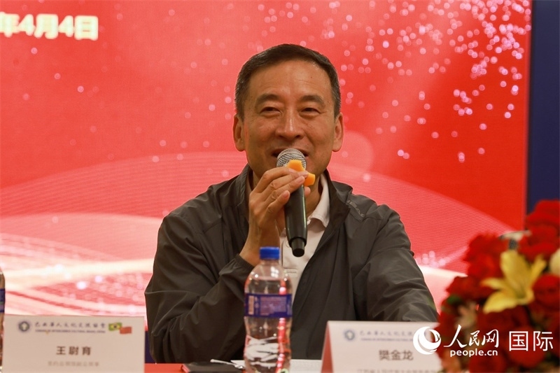 江蘇省人大常務(wù)委員會(huì)常務(wù)副主任樊金龍?jiān)谧剷?huì)上致辭。人民網(wǎng)記者 陳海琪攝