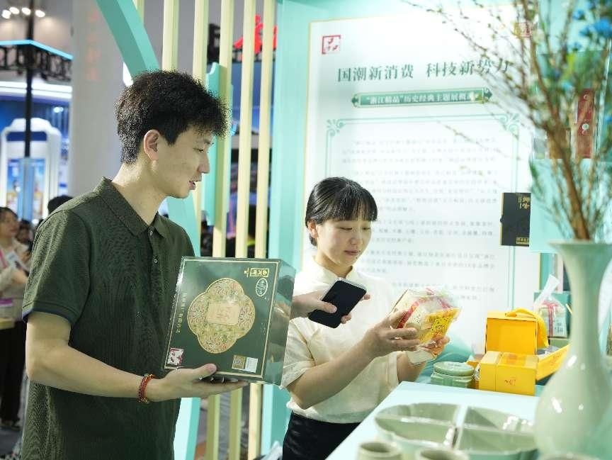 國潮新消費(fèi)帶來科技文化消費(fèi)新理念。人民網(wǎng)記者 張力洋攝
