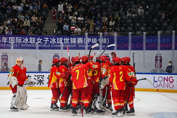 中國隊球員慶祝勝利。圖片來源：中國冰球協(xié)會