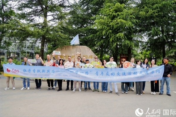 4月21日，人民網(wǎng)“一帶一路”青年友好交流活動走進(jìn)洛陽。人民網(wǎng)記者 魯揚(yáng)攝