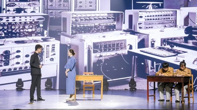 第二屆弘揚(yáng)“兩彈一星”精神話劇大賽決賽現(xiàn)場。學(xué)校供圖