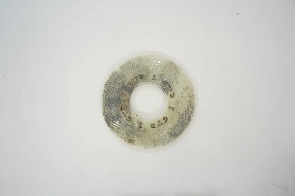 武王墩一號墓出土的鏤孔玉璧。全國十大考古新發(fā)現(xiàn)活動辦公室供圖