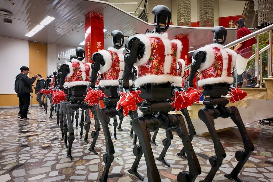 2025年1月28日，杭州宇樹科技人形機(jī)器人在2025年央視春晚后臺。新華社發(fā)