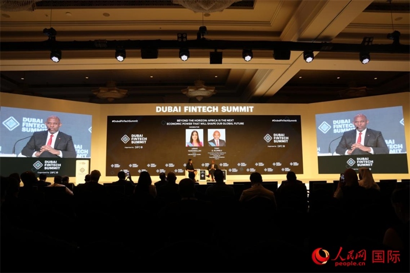 2025迪拜金融科技峰會(huì)期間舉行的對(duì)話活動(dòng)。人民網(wǎng)記者 張志文攝
