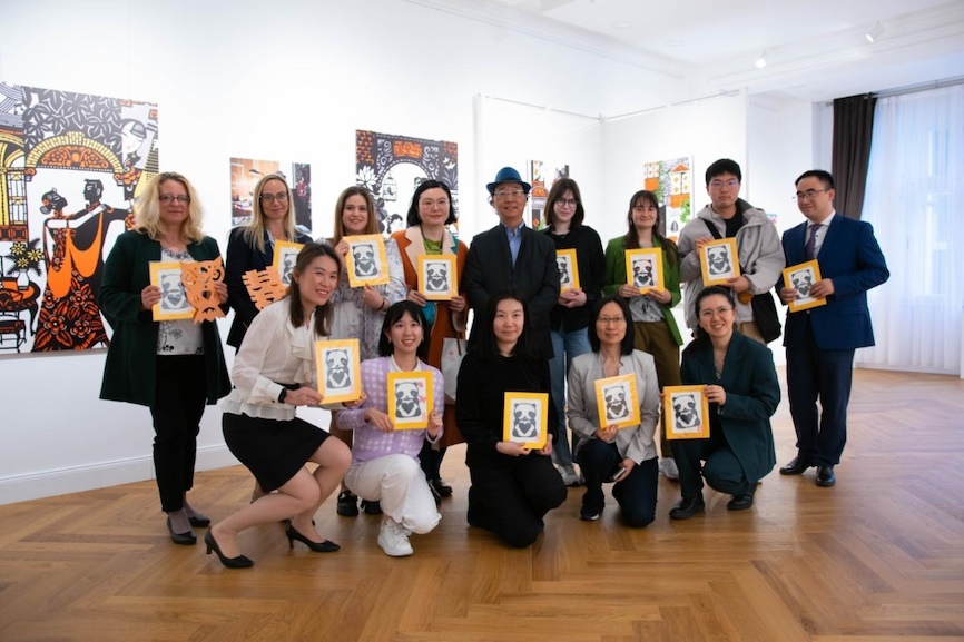 嘉賓合影。圖片由布達(dá)佩斯中國文化中心供圖