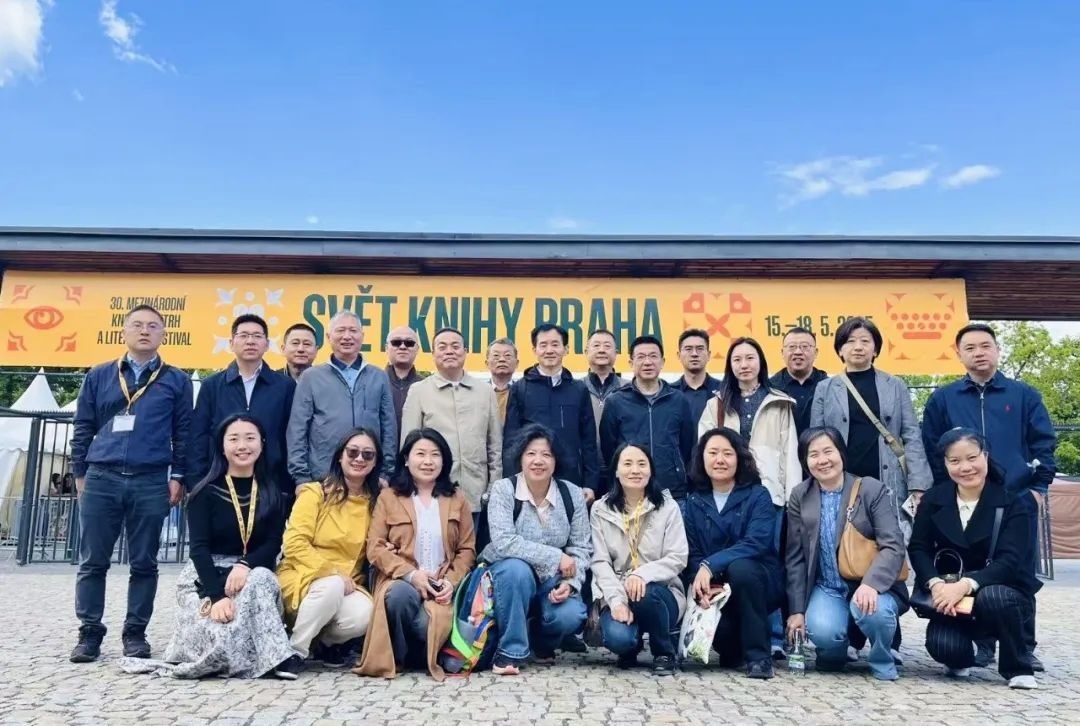 中國出版界代表團合影。圖片均由國圖集團供圖