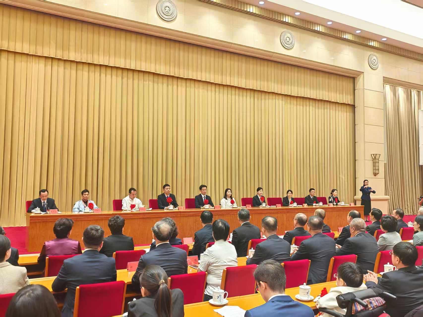第七次全國自強(qiáng)模范暨助殘先進(jìn)事跡首場(chǎng)報(bào)告會(huì)現(xiàn)場(chǎng)。 人民網(wǎng)記者 王子鋒攝
