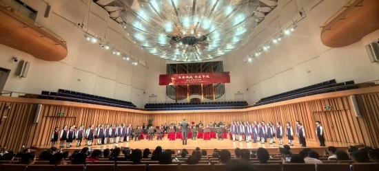 重慶大學(xué)城樹(shù)人小學(xué)校管樂(lè)團(tuán)參加比賽。