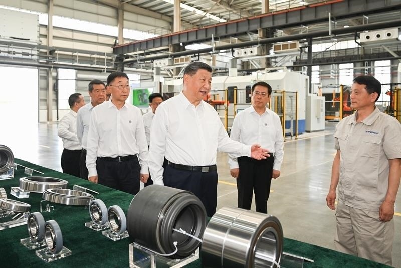 2025年5月19日，習(xí)近平總書記在河南洛陽軸承集團(tuán)股份有限公司智能工廠考察。