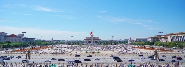 2024年7月17日拍攝的北京天安門(mén)廣場(chǎng)及建筑群。